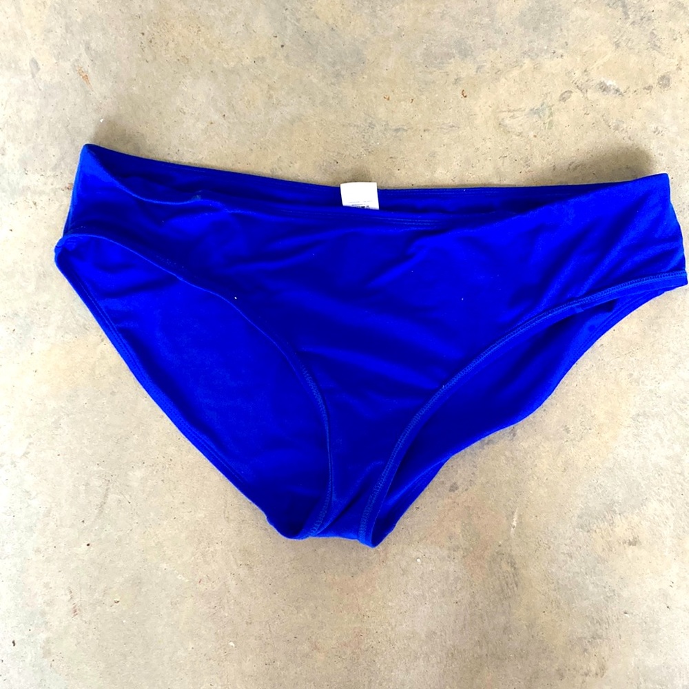Time tru like new royal blue swim bottoms. 16 w 18w. 1X